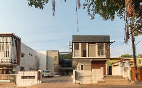 Oyo Green Hills Villa